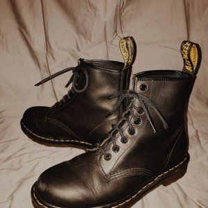 Dr. Martins Mens 1460 Boots